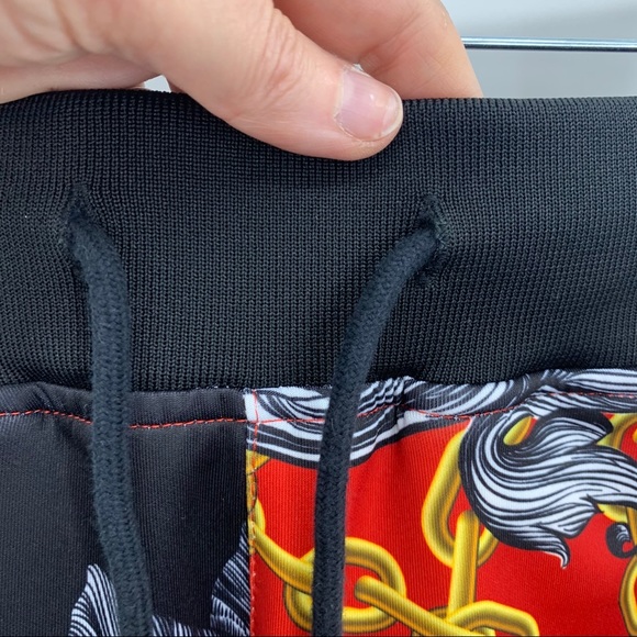 Reason Graphic Print Chain Link Floral Shorts Sm - Picture 3 of 10